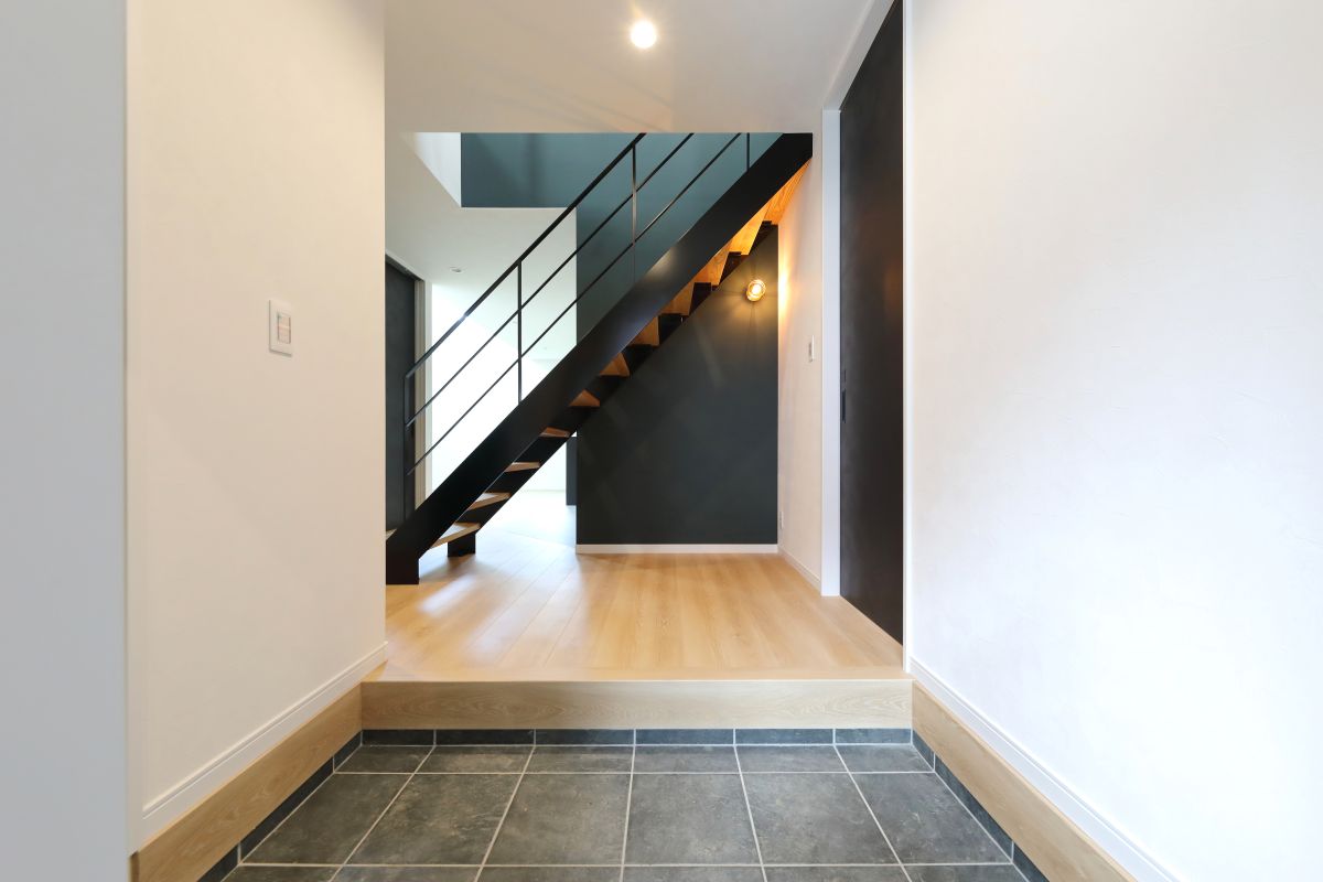 オープン階段で開放感のあるモダンハウス