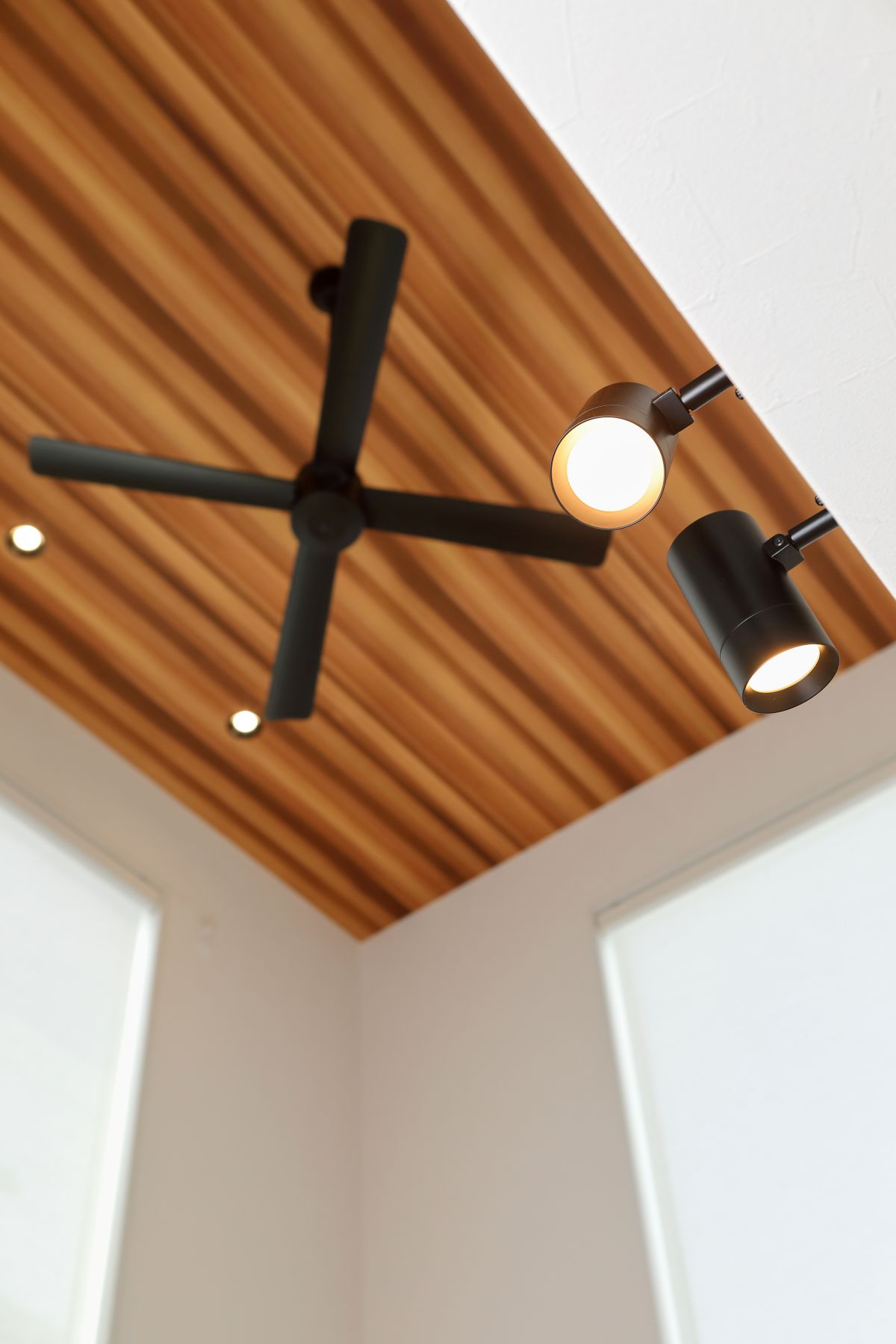 オープン階段で開放感のあるモダンハウス