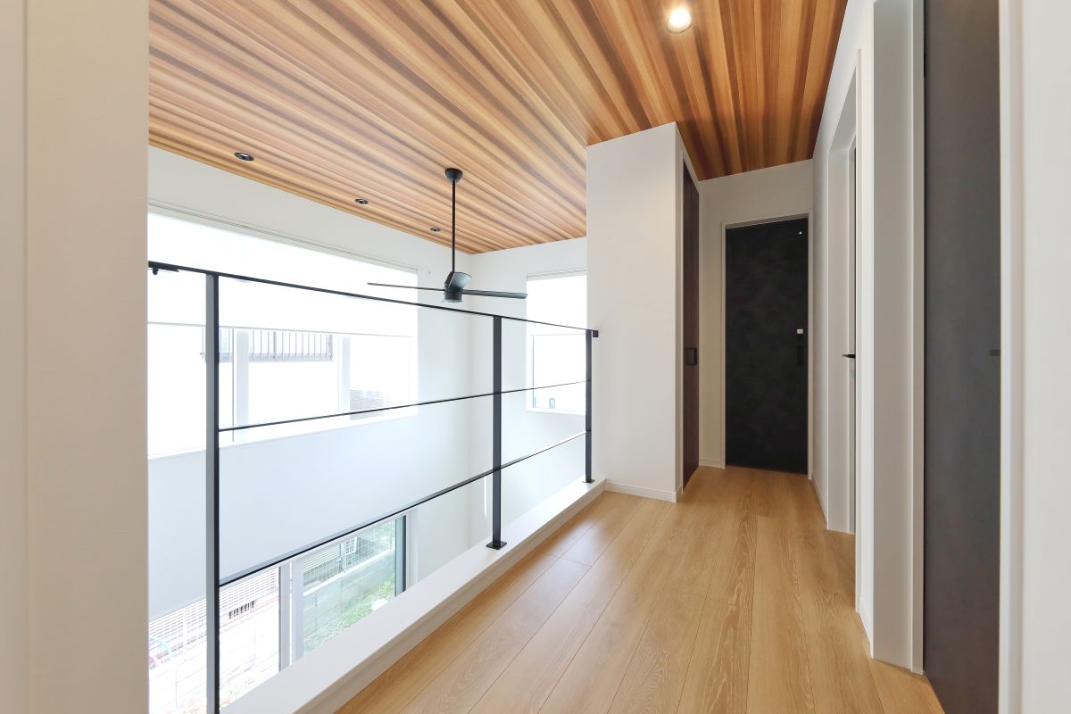 オープン階段で開放感のあるモダンハウス