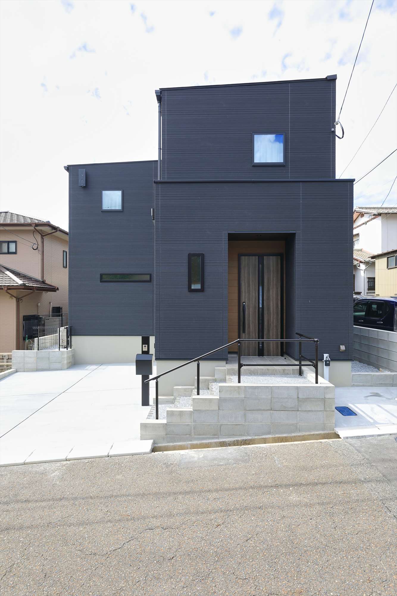 暮らしを引き立てる、上質なシンプルモダン住宅