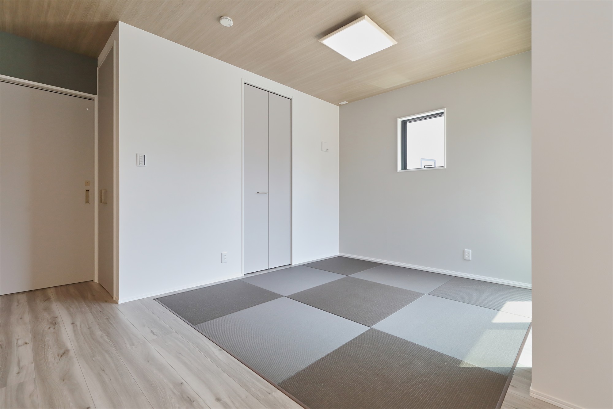 光と木の温もりが広がる、やさしい空間