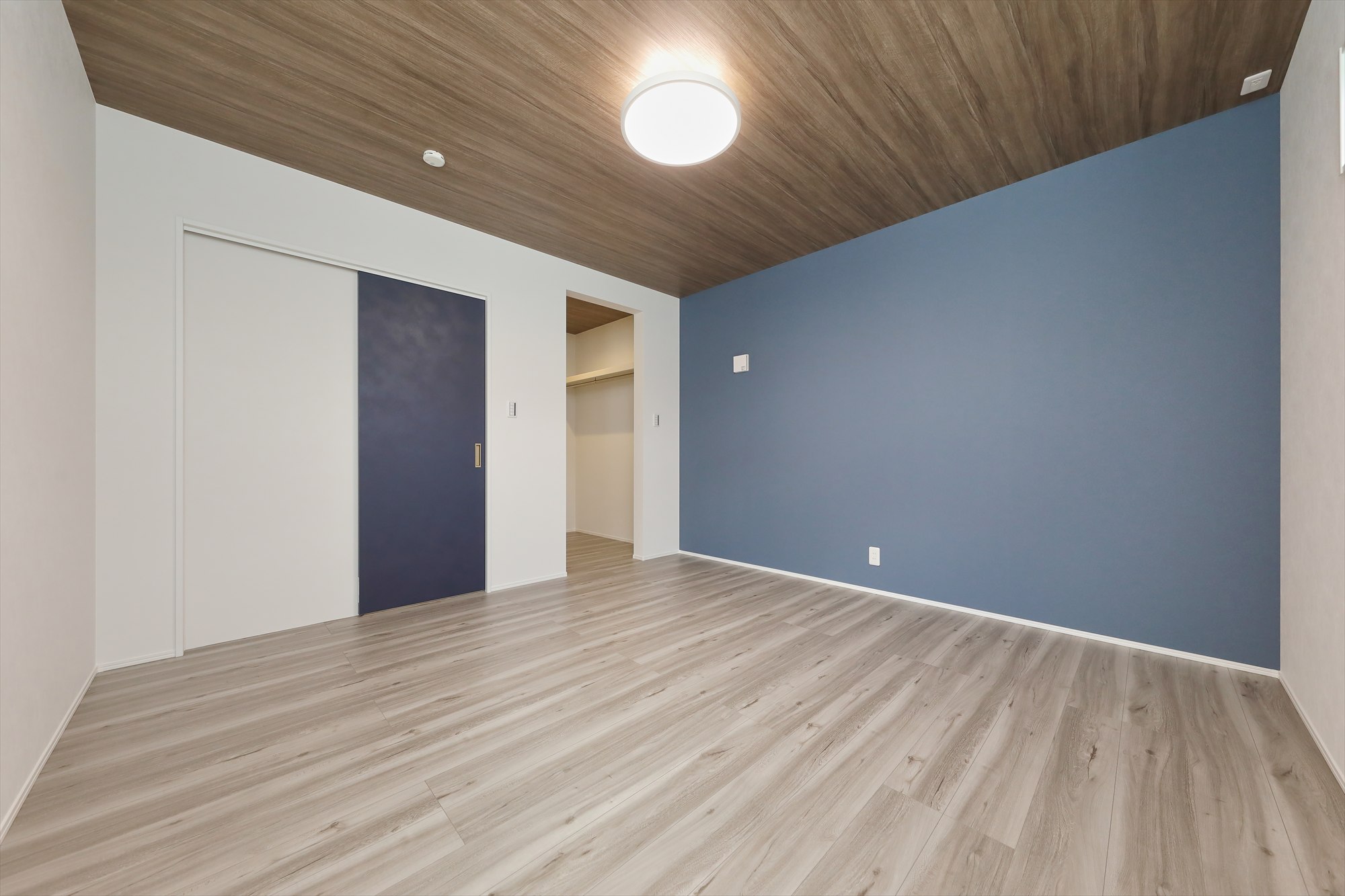 光と木の温もりが広がる、やさしい空間