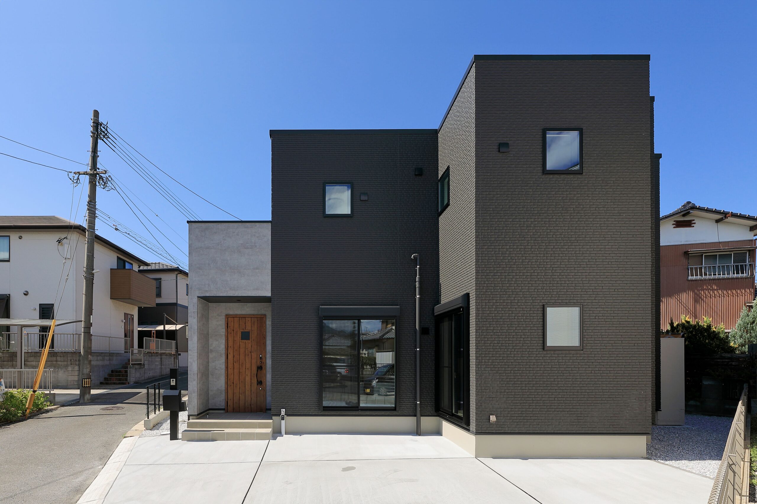 光と木の温もりが広がる、やさしい空間