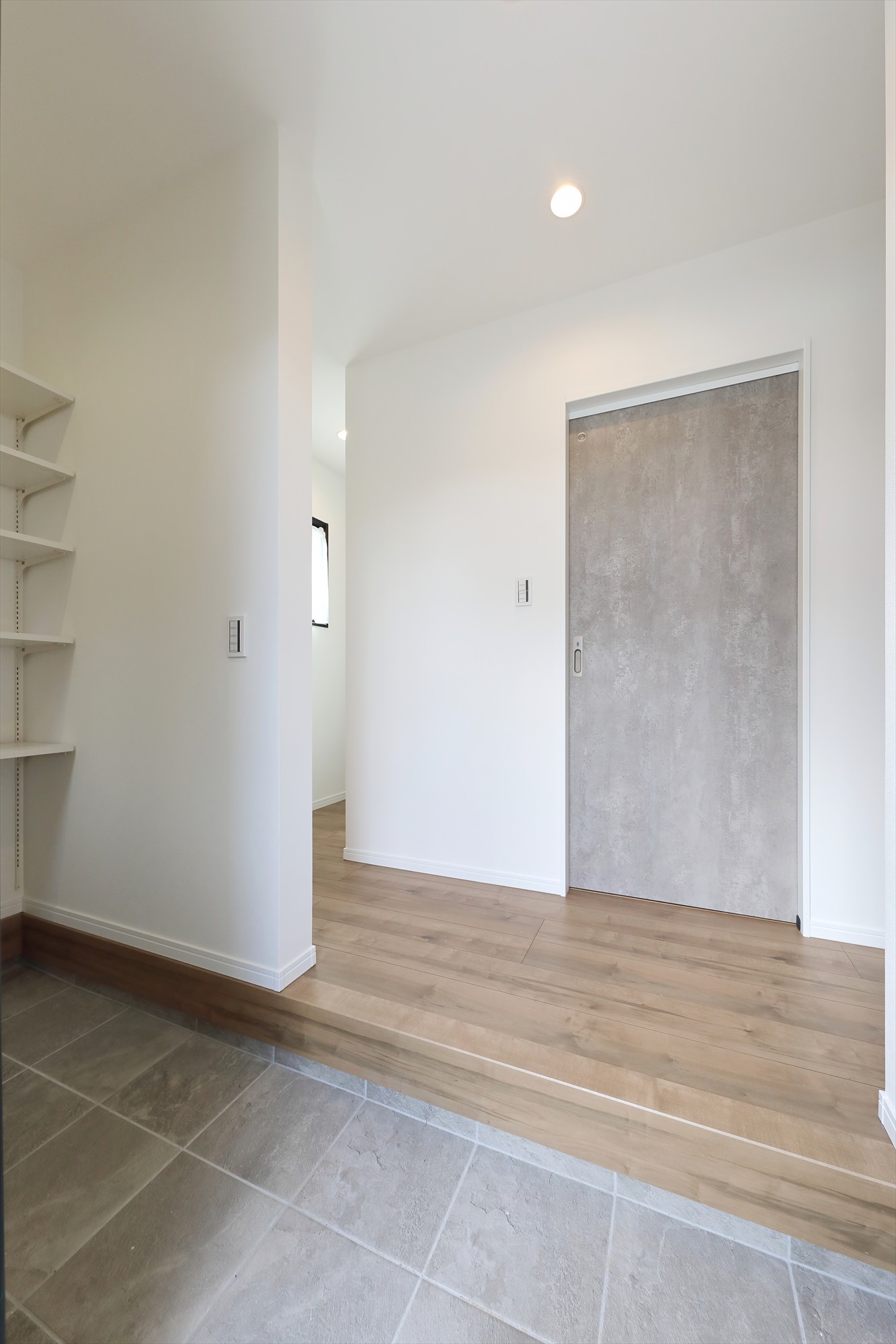 暮らしを引き立てる、上質なシンプルモダン住宅