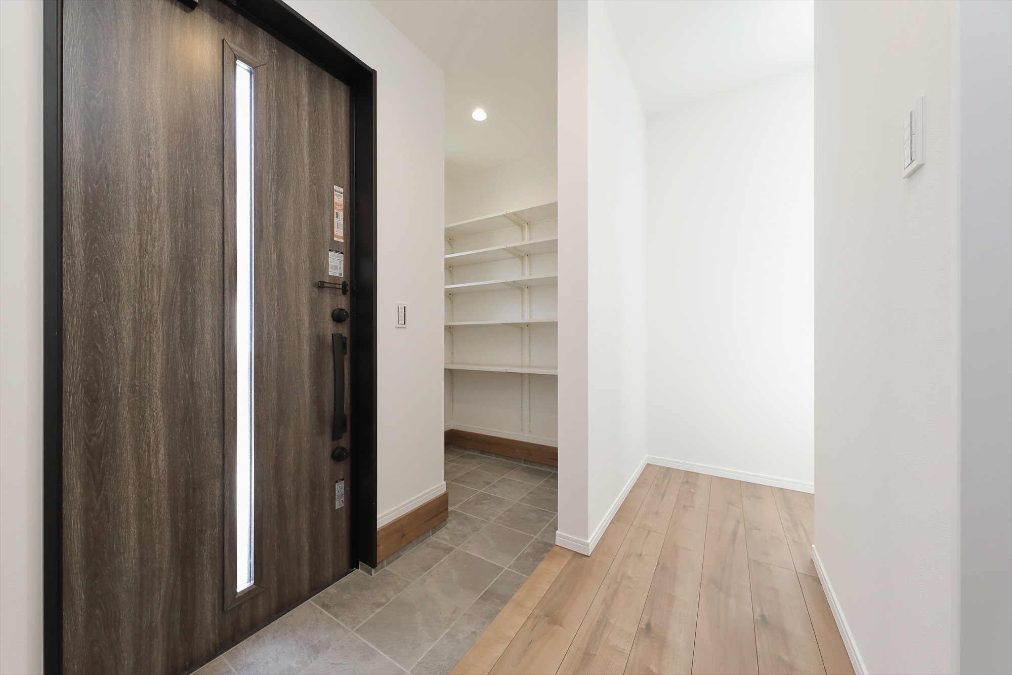 暮らしを引き立てる、上質なシンプルモダン住宅