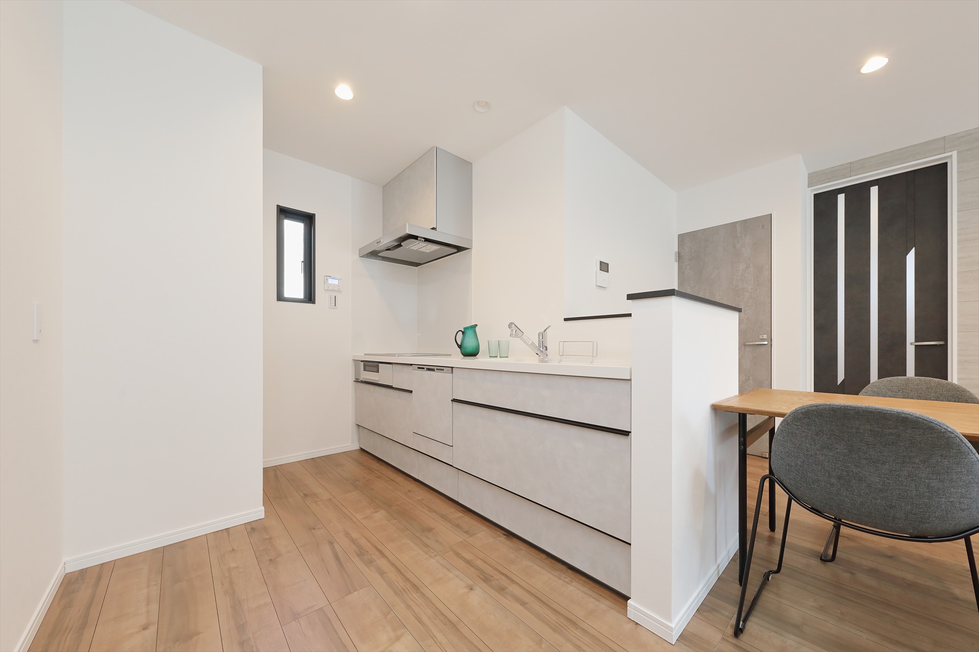 暮らしを引き立てる、上質なシンプルモダン住宅