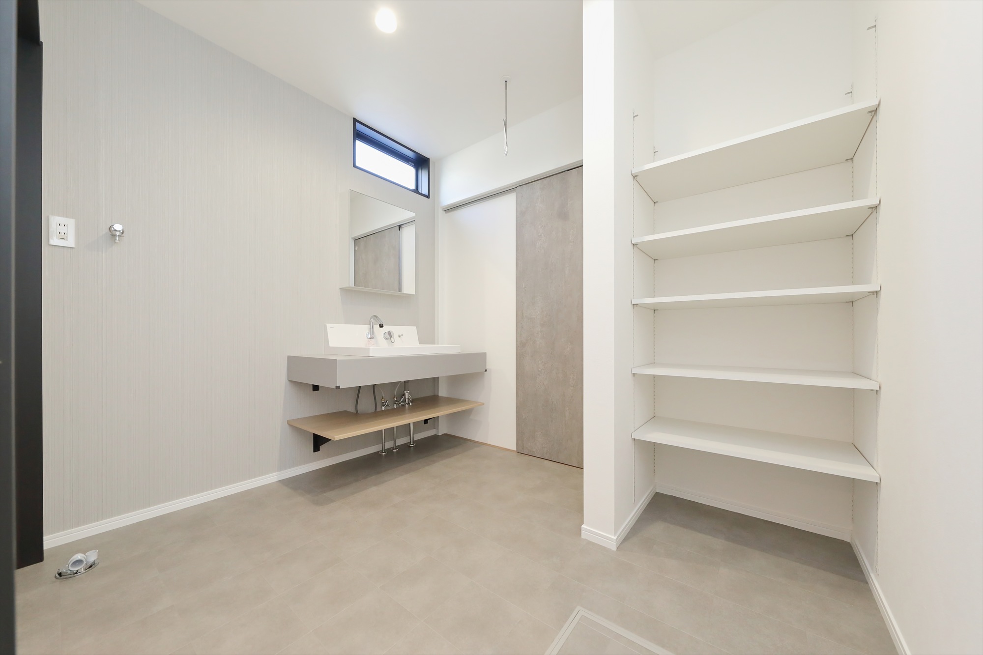 暮らしを引き立てる、上質なシンプルモダン住宅