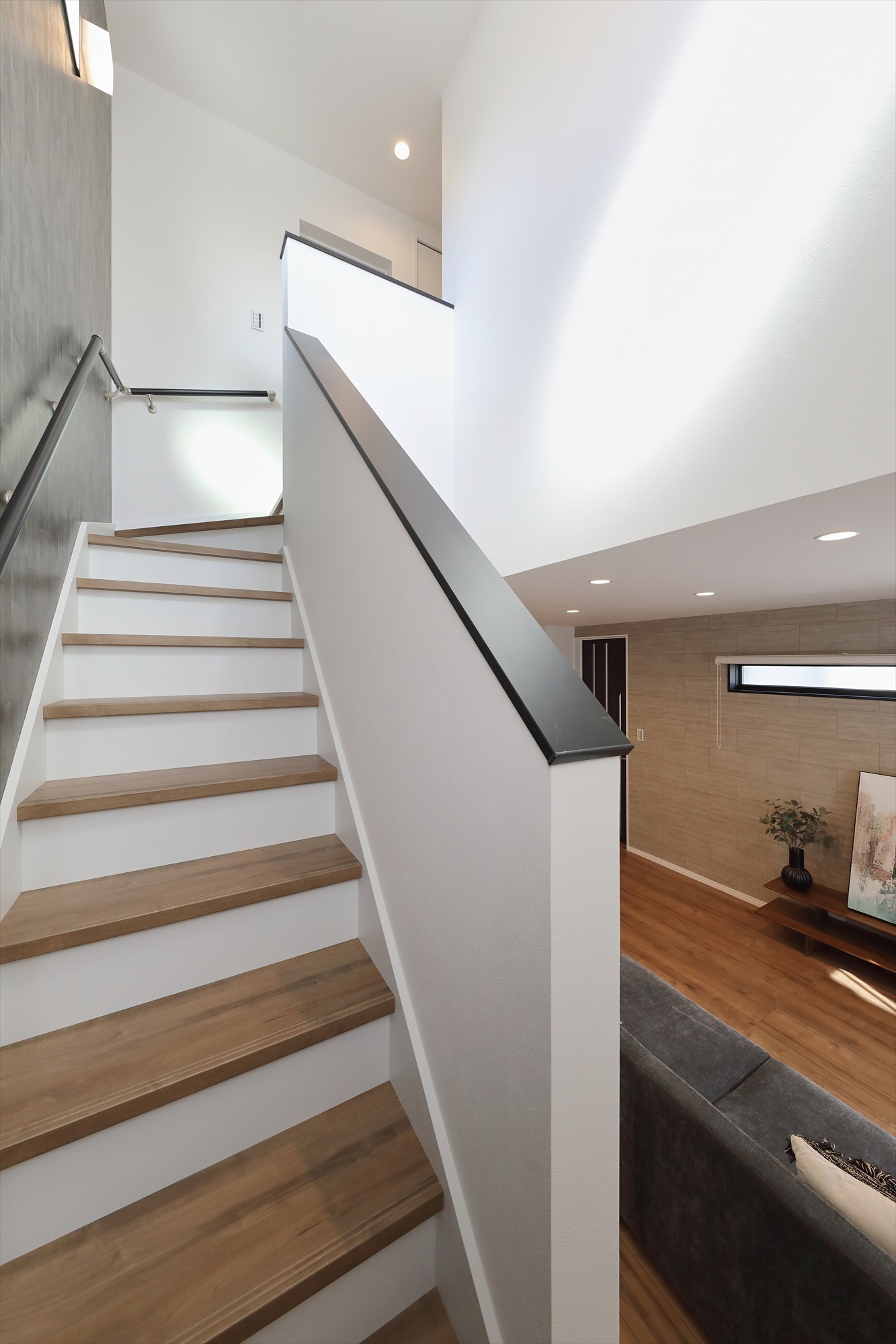 暮らしを引き立てる、上質なシンプルモダン住宅