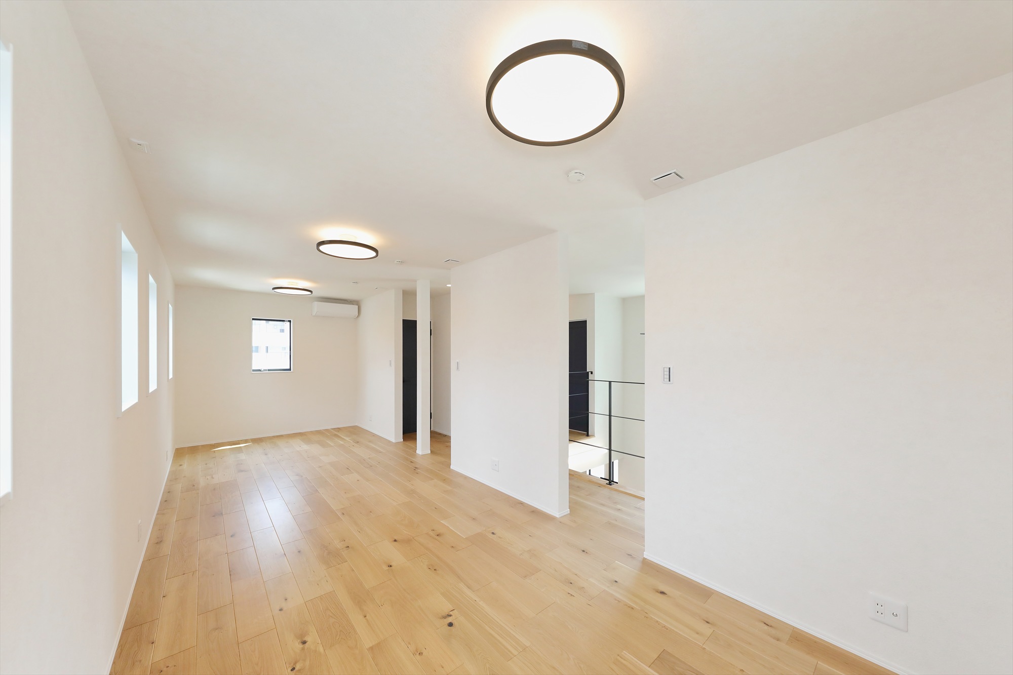 光と素材が奏でる、柔らかな開放空間