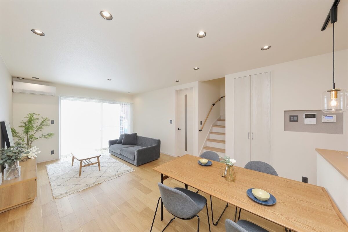 30坪の間取りにリビング階段は向いている？実例やメリット、デメリットを紹介｜鬼丸ハウス